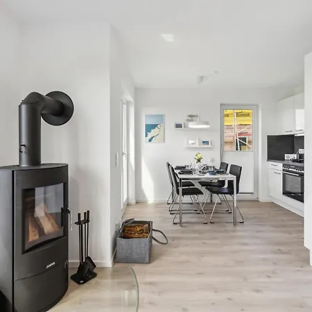 Holiday home 2 Bedroom Stunning In Tossens *
